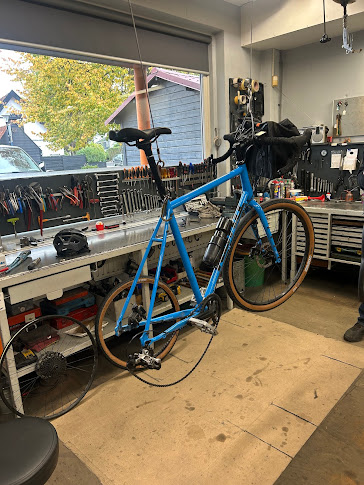 Fietsreparatie in de werkplaats